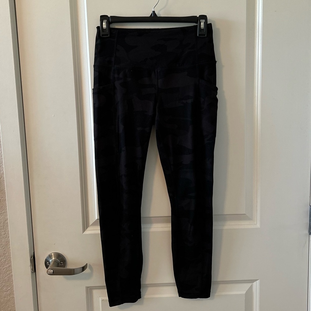 Black Camo Yogalicious 7/8 Leggings